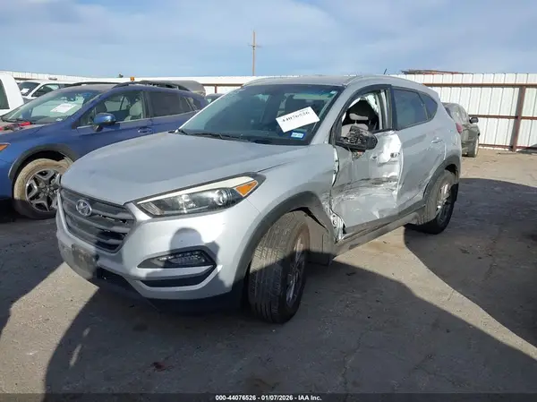 KM8J33A44HU329508 2017 HYUNDAI TUCSON - Image 2