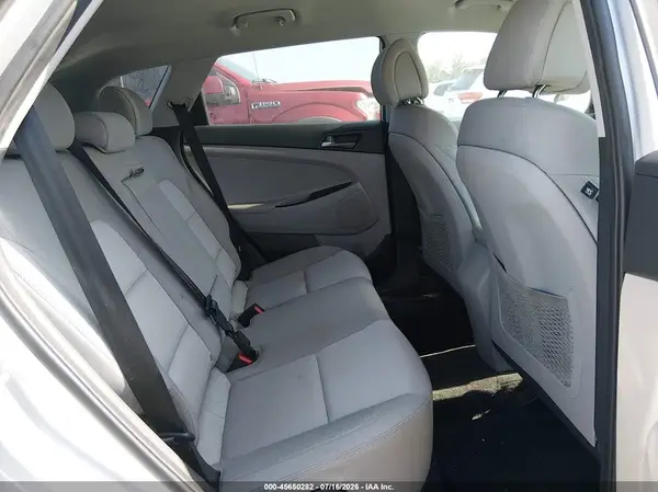 KM8J33A44HU378031 2017 HYUNDAI TUCSON - Image 8