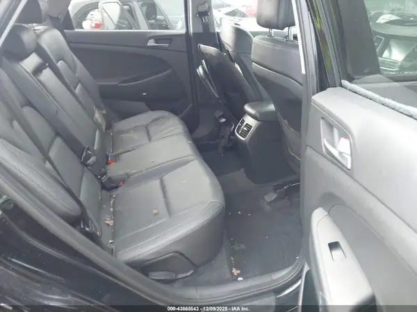 KM8J33A44HU381351 2017 HYUNDAI TUCSON - Image 8