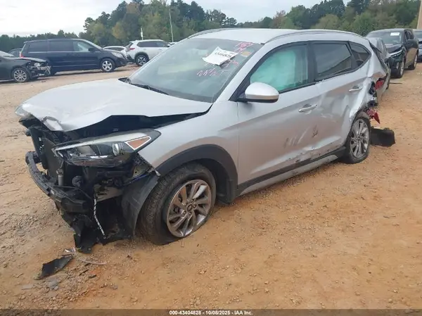KM8J33A44HU400464 2017 HYUNDAI TUCSON - Image 2