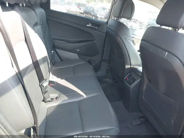KM8J33A44HU417152 2017 HYUNDAI TUCSON - Image 8