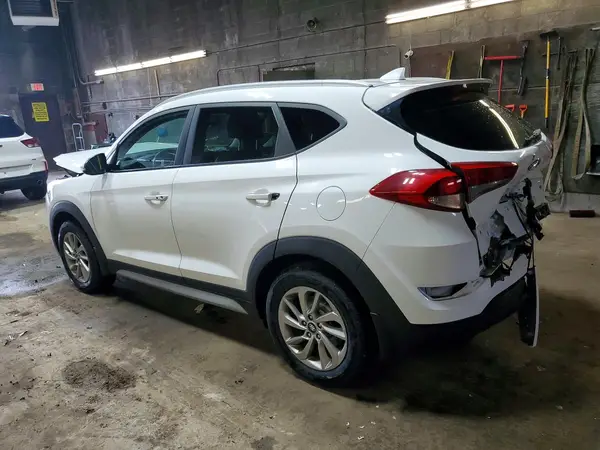 KM8J33A44HU420584 2017 HYUNDAI TUCSON - Image 2