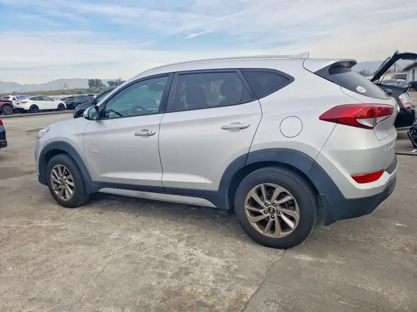 KM8J33A44HU427132 2017 HYUNDAI TUCSON - Image 2