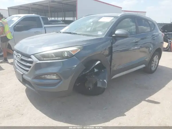 KM8J33A44HU437014 2017 HYUNDAI TUCSON - Image 2