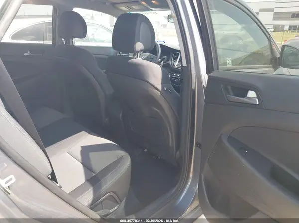 KM8J33A44HU437014 2017 HYUNDAI TUCSON - Image 8