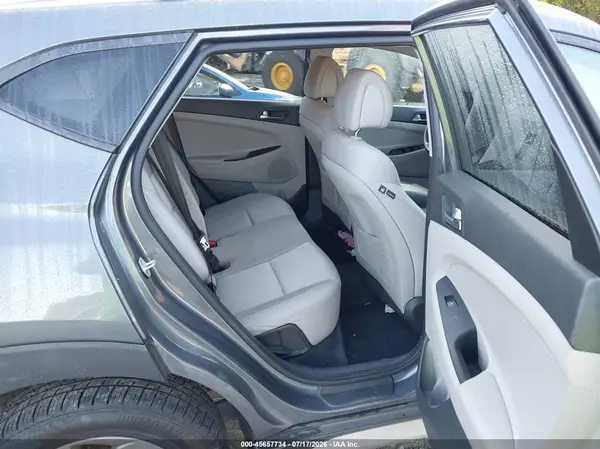 KM8J33A44HU439801 2017 HYUNDAI TUCSON - Image 8