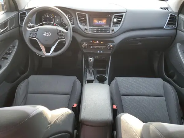 KM8J33A44HU468585 2017 HYUNDAI TUCSON - Image 8