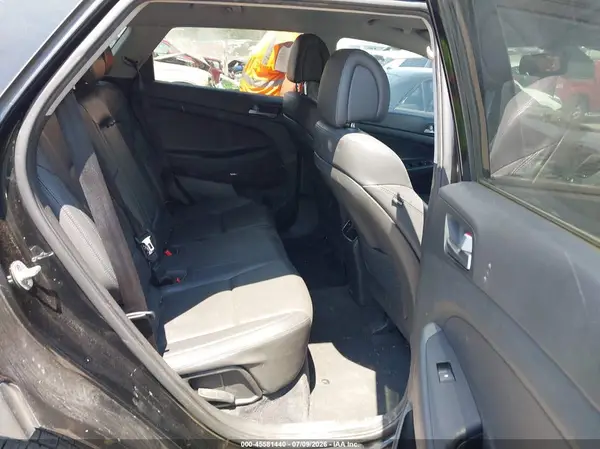 KM8J33A44HU474581 2017 HYUNDAI TUCSON - Image 8