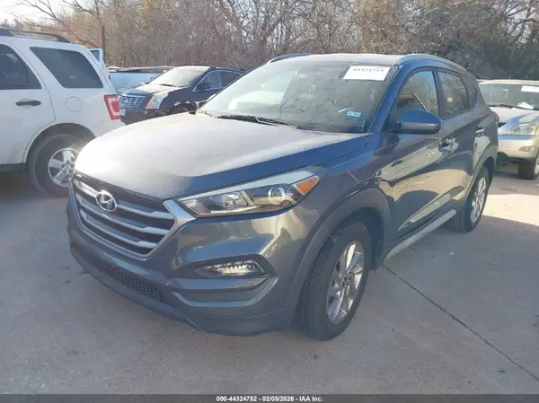KM8J33A44HU477450 2017 HYUNDAI TUCSON - Image 2