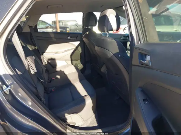 KM8J33A44HU477450 2017 HYUNDAI TUCSON - Image 8