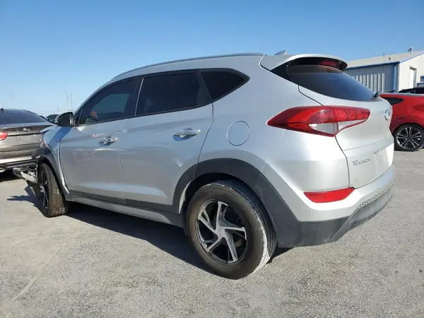 KM8J33A44HU501763 2017 HYUNDAI TUCSON - Image 2