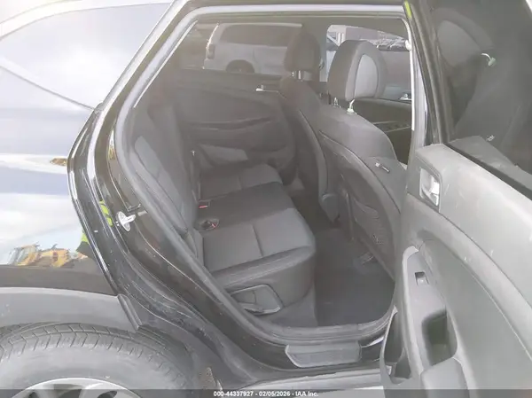 KM8J33A44HU508633 2017 HYUNDAI TUCSON - Image 8