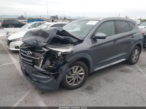 KM8J33A44HU526260 2017 HYUNDAI TUCSON - Image 2