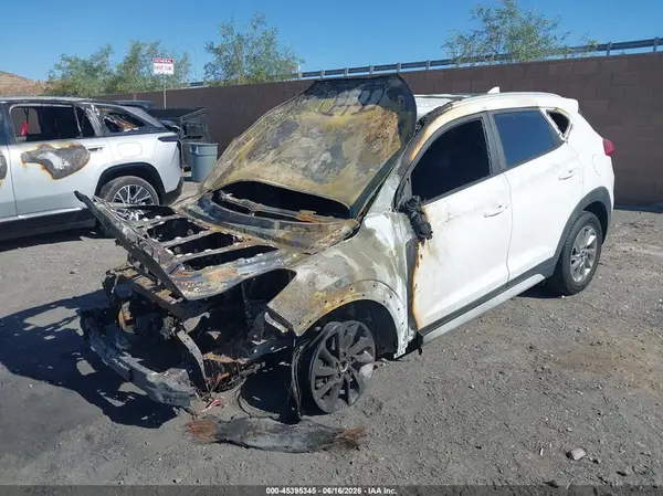 KM8J33A44HU562515 2017 HYUNDAI TUCSON - Image 2