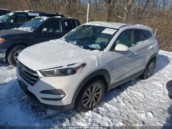 KM8J33A44HU567178 2017 HYUNDAI TUCSON - Image 2