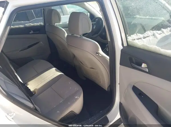 KM8J33A44HU567178 2017 HYUNDAI TUCSON - Image 8