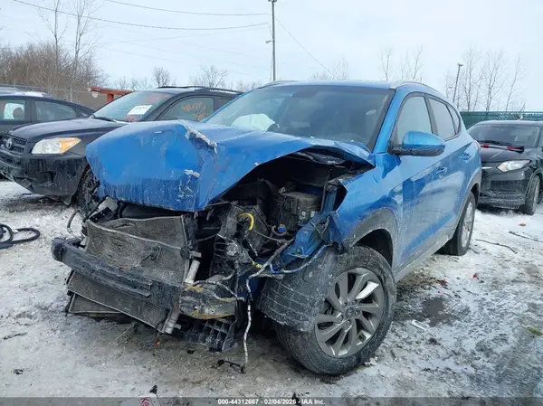 KM8J33A44HU575605 2017 HYUNDAI TUCSON - Image 2