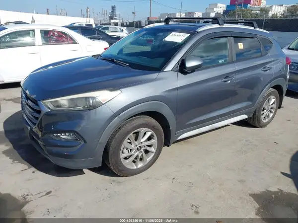 KM8J33A44HU575748 2017 HYUNDAI TUCSON - Image 2