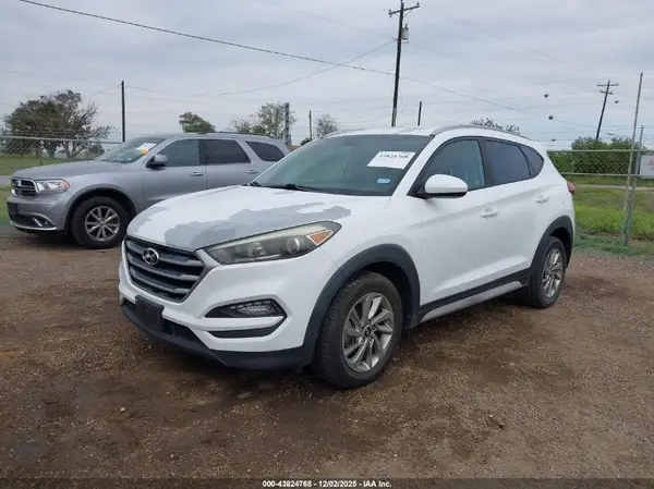 KM8J33A44JU606390 2018 HYUNDAI TUCSON - Image 2