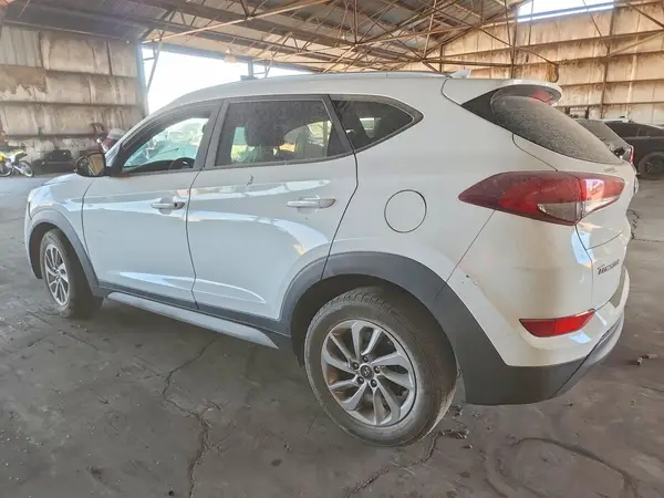 KM8J33A44JU607491 2018 HYUNDAI TUCSON - Image 2