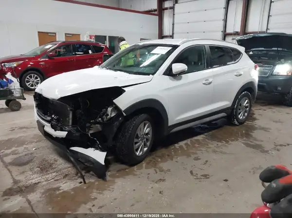 KM8J33A44JU614392 2018 HYUNDAI TUCSON - Image 2