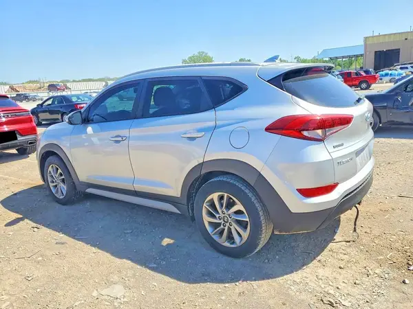KM8J33A44JU620421 2018 HYUNDAI TUCSON - Image 2
