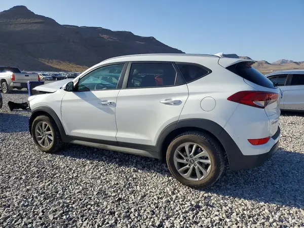 KM8J33A44JU622797 2018 HYUNDAI TUCSON - Image 2