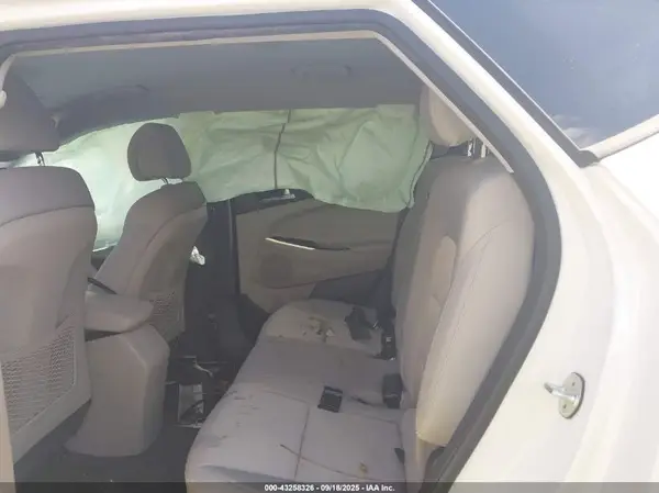 KM8J33A44JU627062 2018 HYUNDAI TUCSON - Image 8
