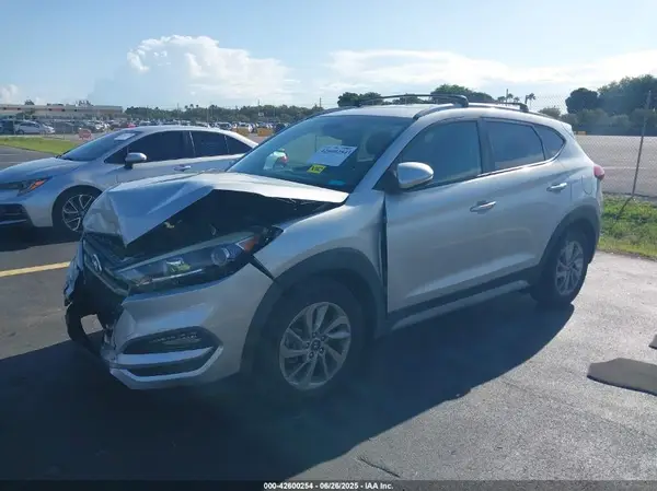 KM8J33A44JU631922 2018 HYUNDAI TUCSON - Image 2