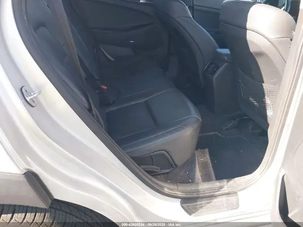 KM8J33A44JU631922 2018 HYUNDAI TUCSON - Image 8