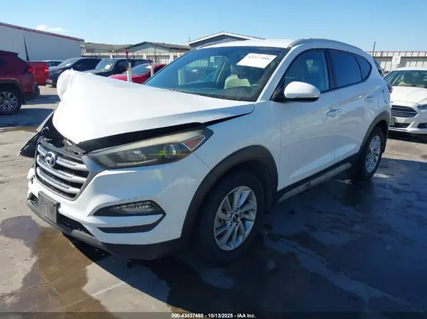 KM8J33A44JU636764 2018 HYUNDAI TUCSON - Image 2