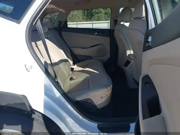 KM8J33A44JU636764 2018 HYUNDAI TUCSON - Image 8