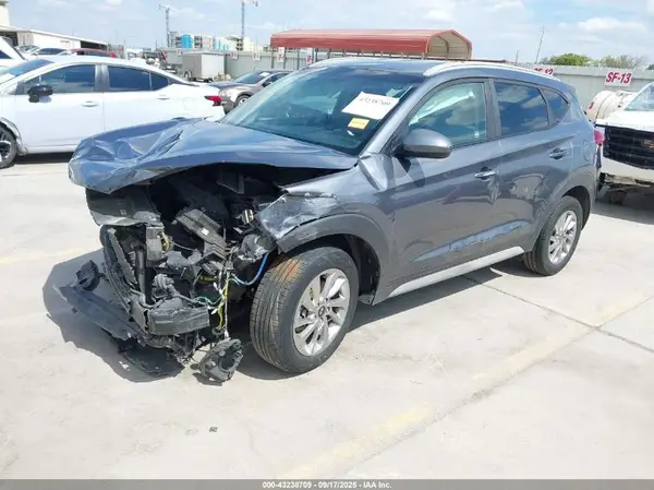 KM8J33A44JU641592 2018 HYUNDAI TUCSON - Image 2