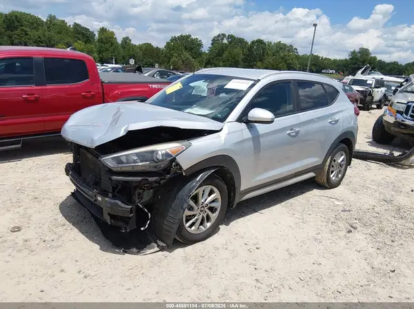KM8J33A44JU643066 2018 HYUNDAI TUCSON - Image 2