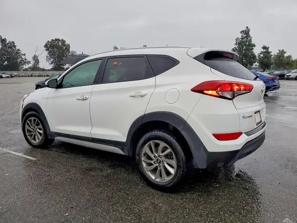 KM8J33A44JU645142 2018 HYUNDAI TUCSON - Image 2