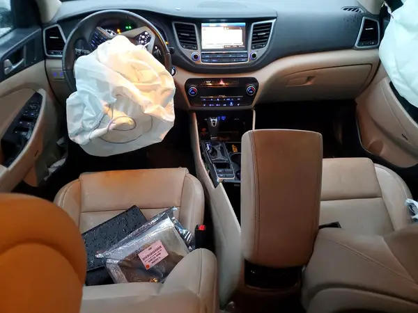 KM8J33A44JU645142 2018 HYUNDAI TUCSON - Image 8