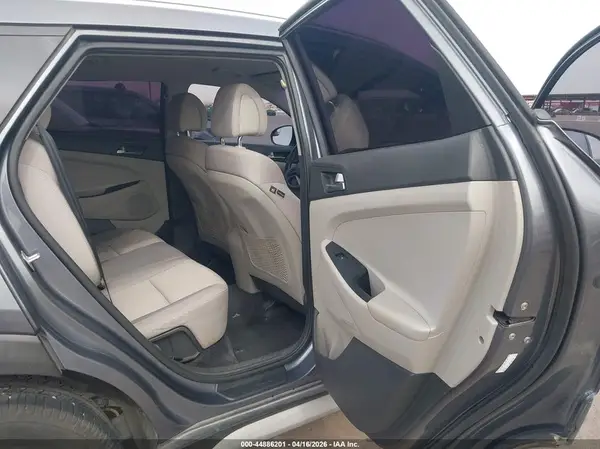 KM8J33A44JU649689 2018 HYUNDAI TUCSON - Image 8