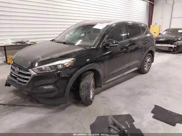 KM8J33A44JU651751 2018 HYUNDAI TUCSON - Image 2