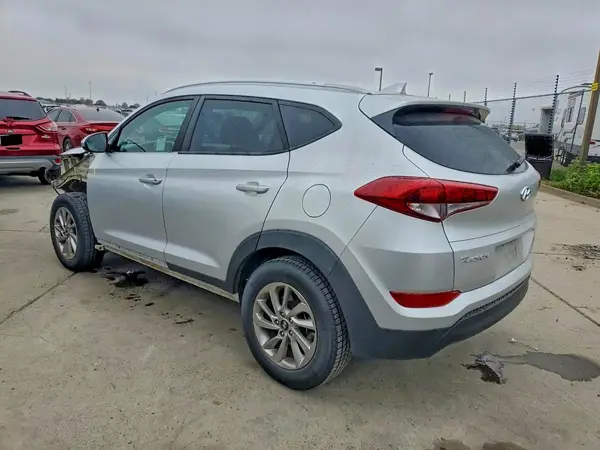 KM8J33A44JU653435 2018 HYUNDAI TUCSON - Image 2