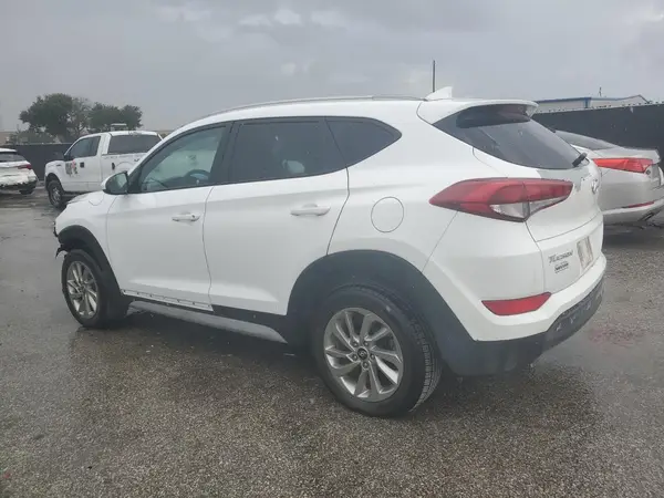 KM8J33A44JU654486 2018 HYUNDAI TUCSON - Image 2