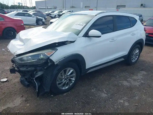 KM8J33A44JU655654 2018 HYUNDAI TUCSON - Image 2