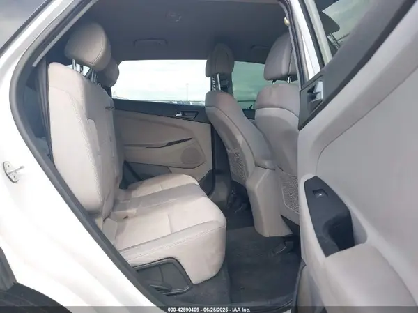 KM8J33A44JU655654 2018 HYUNDAI TUCSON - Image 8