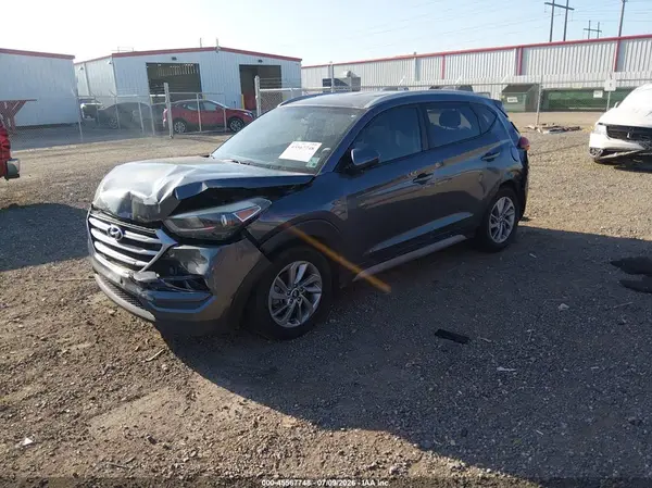 KM8J33A44JU660482 2018 HYUNDAI TUCSON - Image 2