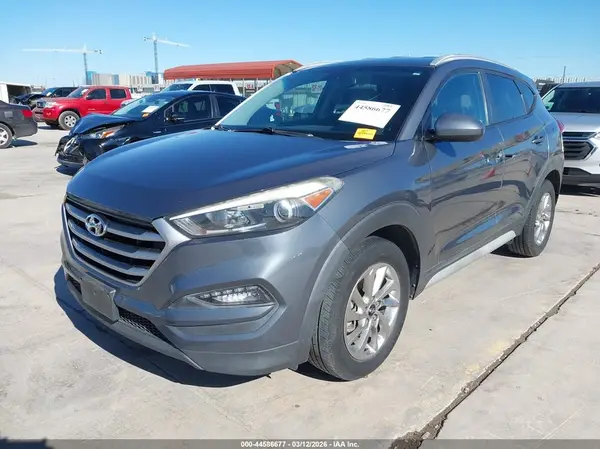 KM8J33A44JU667979 2018 HYUNDAI TUCSON - Image 2
