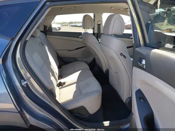 KM8J33A44JU667979 2018 HYUNDAI TUCSON - Image 8