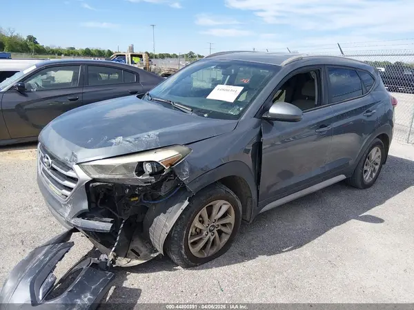KM8J33A44JU669201 2018 HYUNDAI TUCSON - Image 2