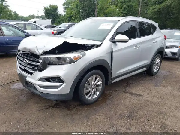 KM8J33A44JU680327 2018 HYUNDAI TUCSON - Image 2