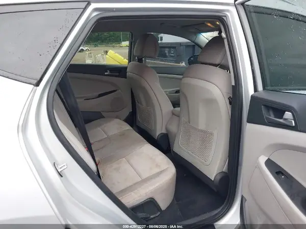 KM8J33A44JU680327 2018 HYUNDAI TUCSON - Image 8