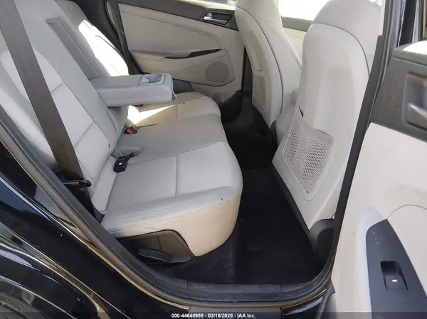 KM8J33A44JU684958 2018 HYUNDAI TUCSON - Image 8