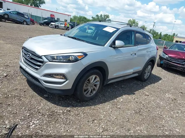 KM8J33A44JU689531 2018 HYUNDAI TUCSON - Image 2